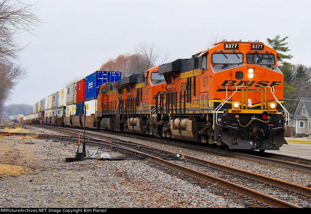 BNSF 8377